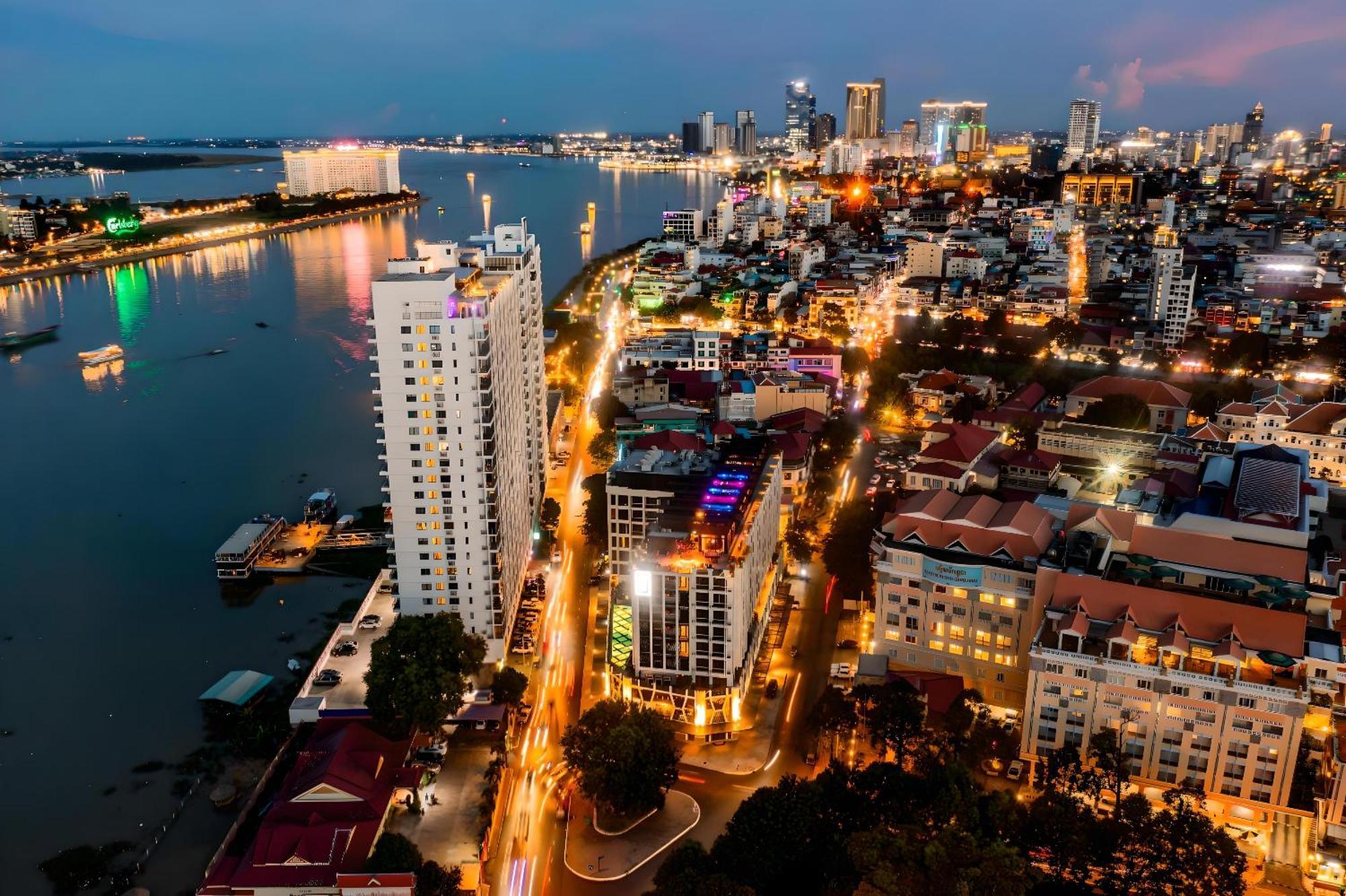 X One Hotel Phnom Penh Exterior foto