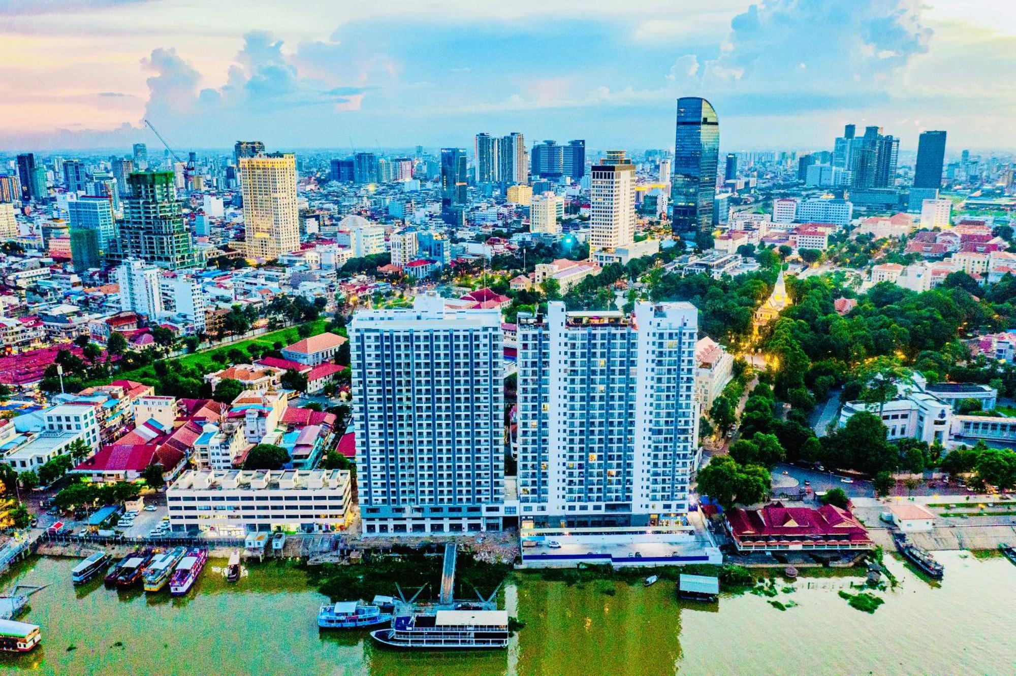 X One Hotel Phnom Penh Exterior foto